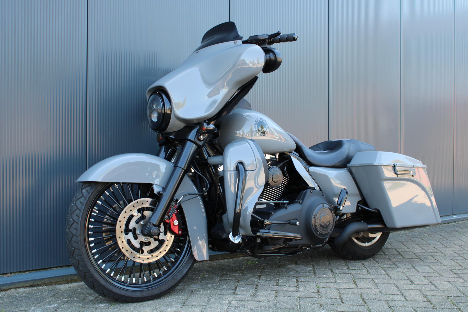 Harley Davidson FLHX STREET GLIDE (1376087f19f080996.15036749.JPG)