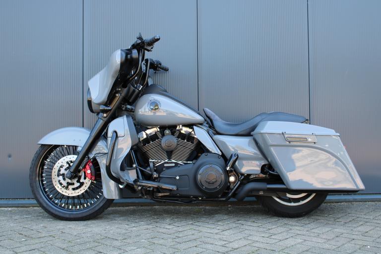 Harley Davidson FLHX STREET GLIDE (1376087f19cbe6e15.45520136.JPG)