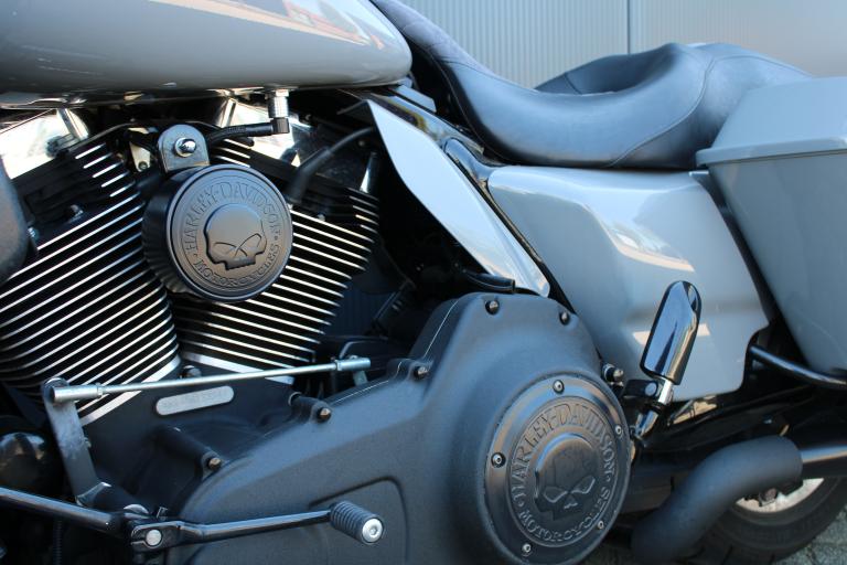 Harley Davidson FLHX STREET GLIDE (1376087f1a420b7e0.27216549.JPG)