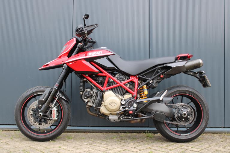 Ducati HYPERMOTARD 1100 EVO SP (15660bbbcc9481f92.28967020.JPG)