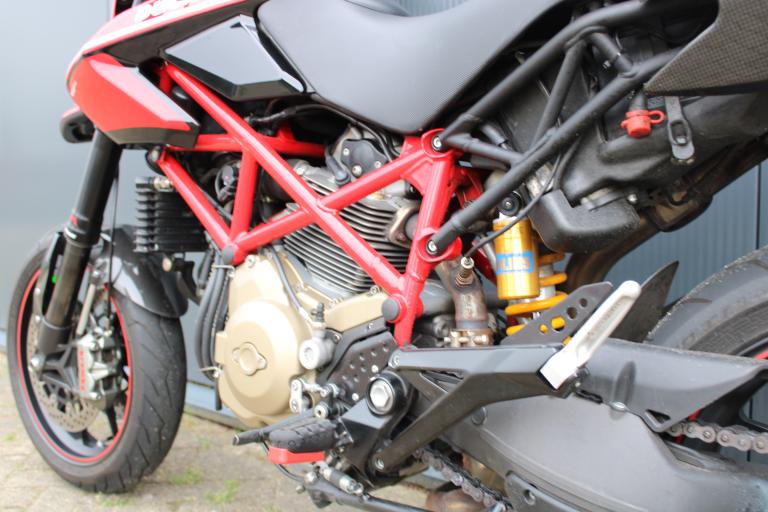 Ducati HYPERMOTARD 1100 EVO SP (15660bbbcf6dfd2e8.80919693.JPG)