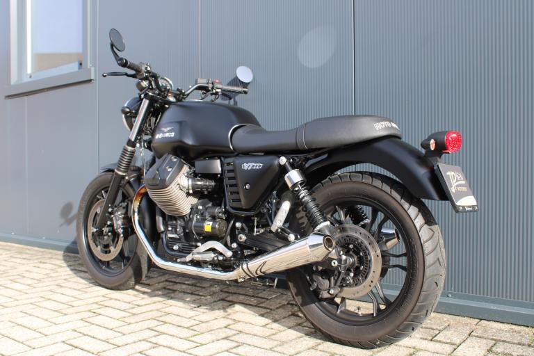 Moto Guzzi Bonneville V7 ll Stone (213617eaa32190775.20304809.JPG)