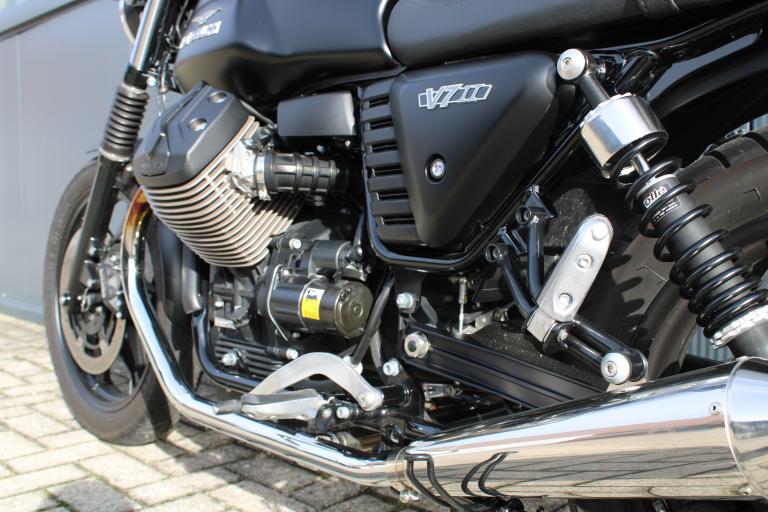 Moto Guzzi Bonneville V7 ll Stone (213617eaa36386127.99243187.JPG)