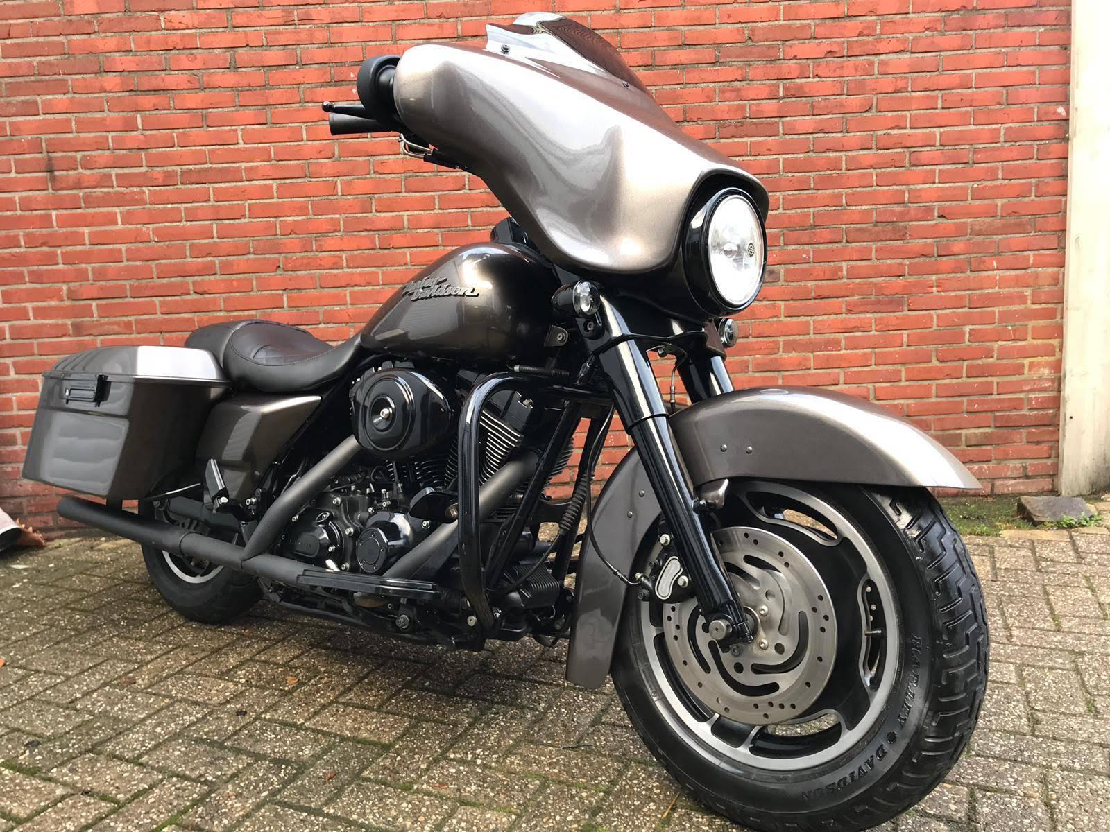 Harley Davidson FLHX Street glide (23661c86c3eb45959.19416164.jpg)