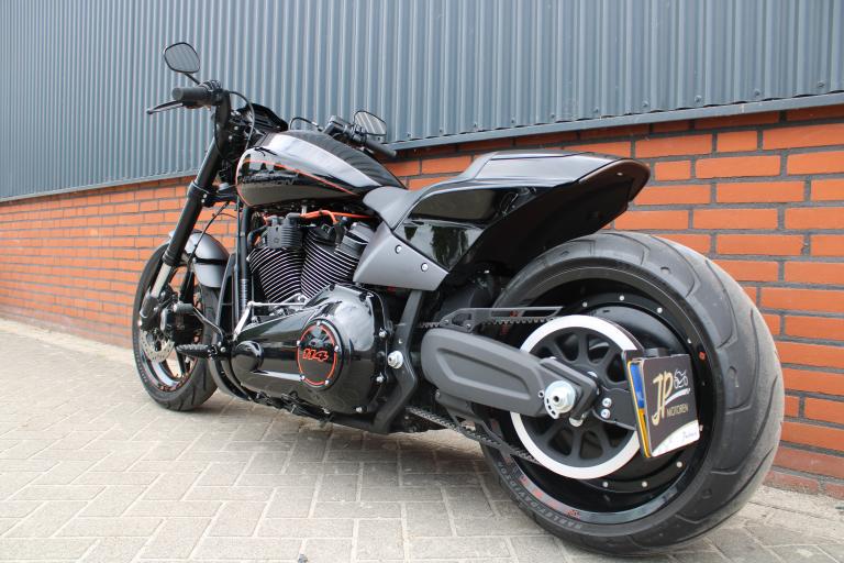 Harley Davidson Softail FXDR 114 (31362cf0e50a8f9e4.12750141.JPG)