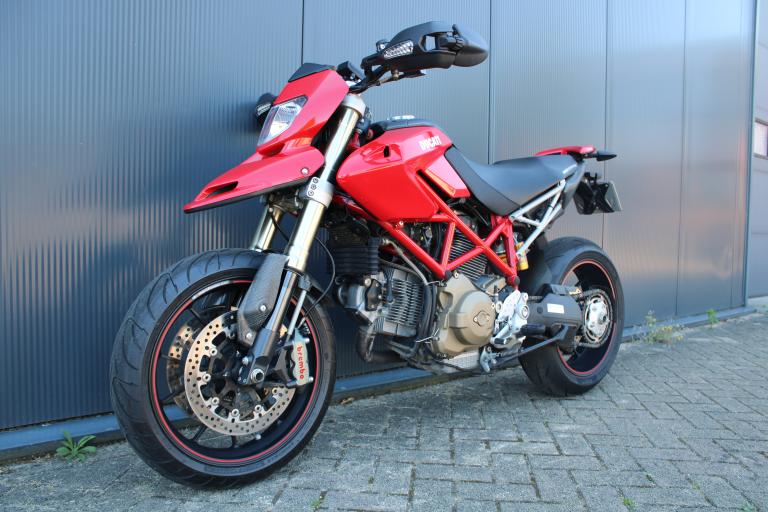 Ducati Hypermotard 1100S (1)