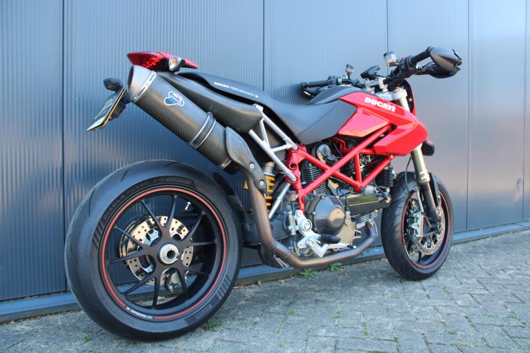Ducati Hypermotard 1100S (6)