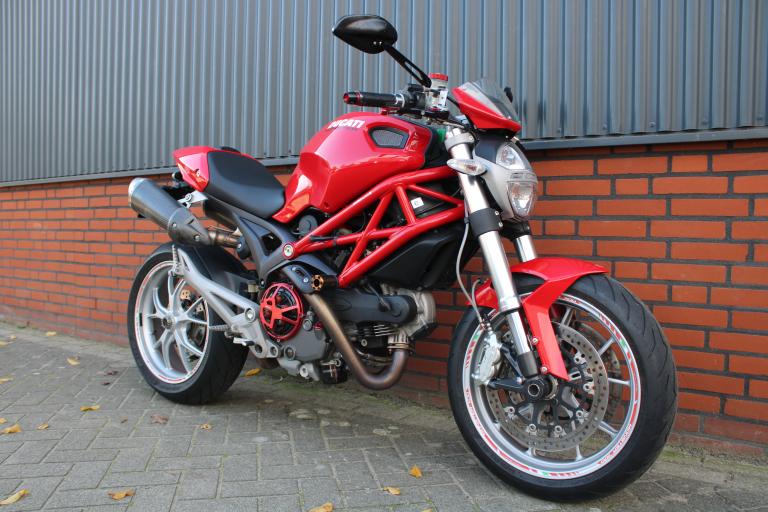Ducati Monster 1100 (10)