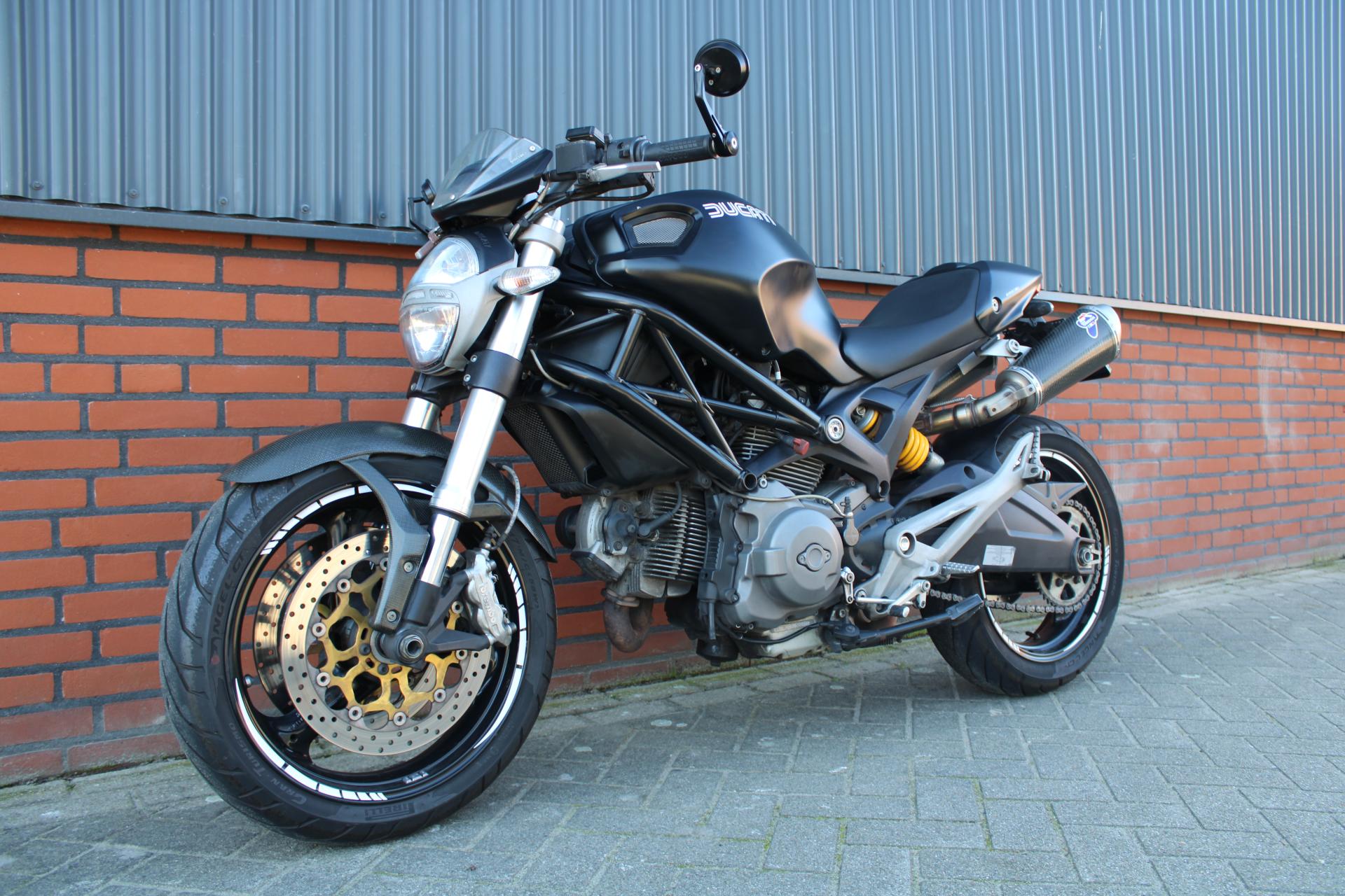 Ducati Monster 696 - 2013 (1)