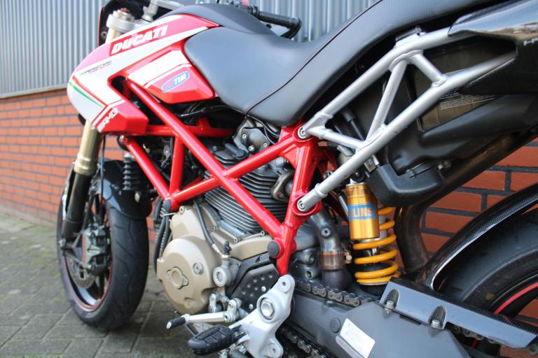 Ducati Hypermotard 1100S (4)