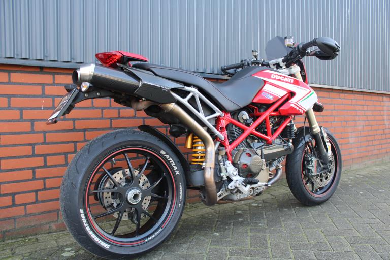 Ducati Hypermotard 1100S (6)