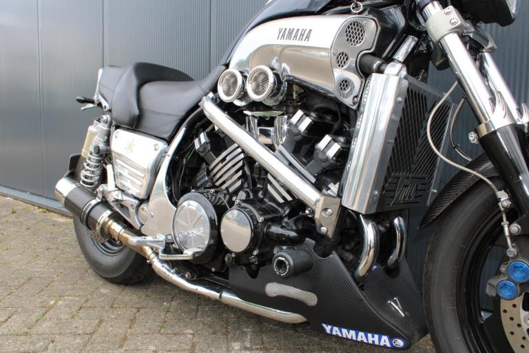 Yamaha V-max 1200 carbon (4)