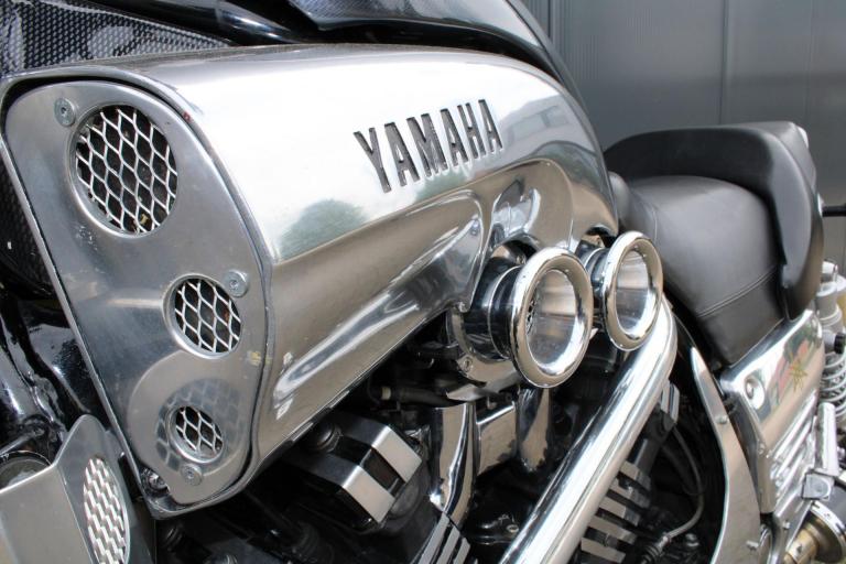 Yamaha V-max 1200 carbon (11)