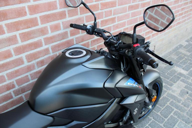 Suzuki gsx-s 750 - 2019 (13)