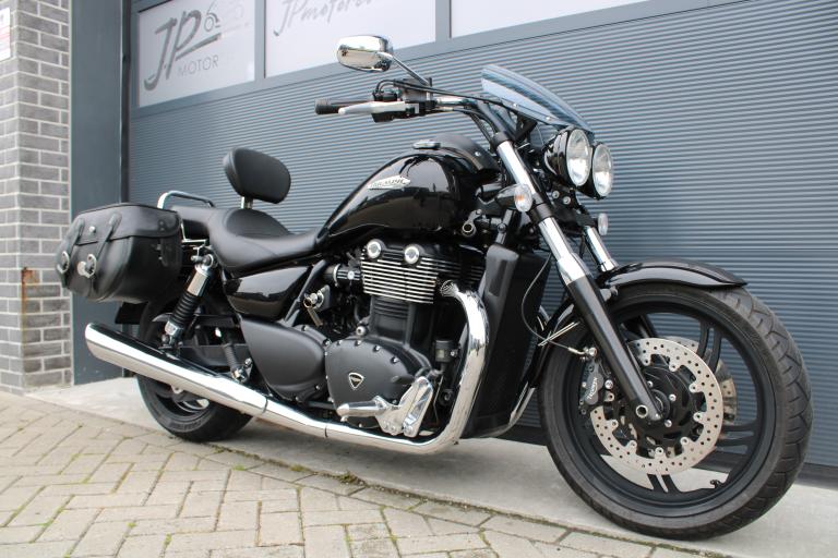 Triumph Thunderbird storm - 2011 (9)
