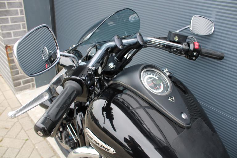 Triumph Thunderbird storm - 2011 (11)