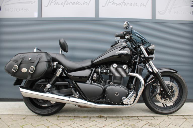Triumph Thunderbird storm - 2011 (8)