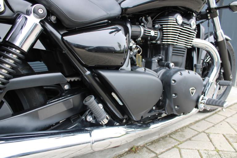 Triumph Thunderbird storm - 2011 (7)