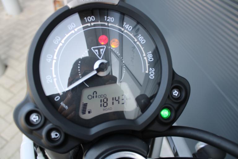 Triumph Street scrambler 900 - 2019 (17)