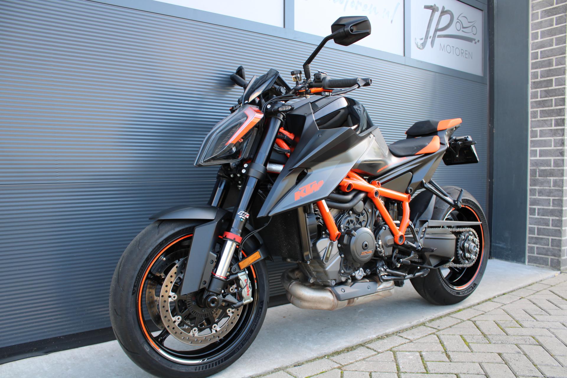 KTM 1290 Super duke R - 2021 (1)