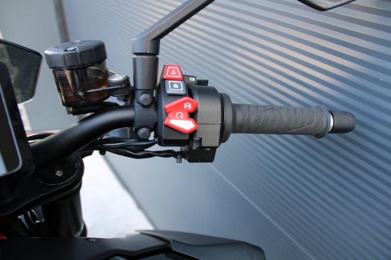 KTM 1290 Super duke R - 2021 (14)