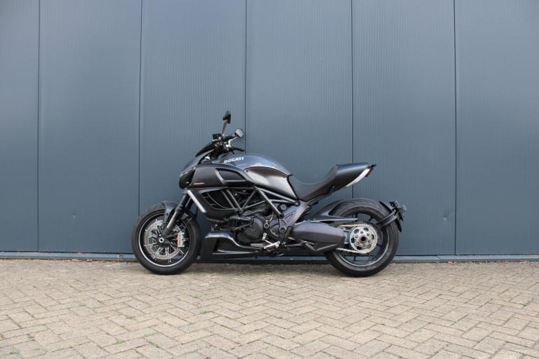 Ducati Diavel carbon (6)