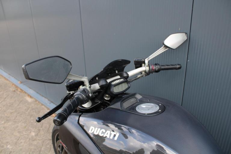 Ducati Diavel carbon (9)