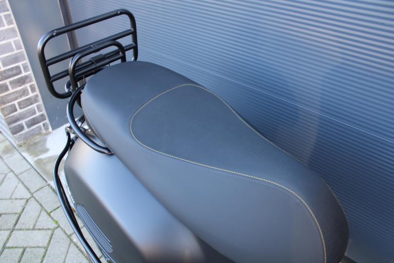 Piaggio Vespa GTS 300 - 2022 (16)