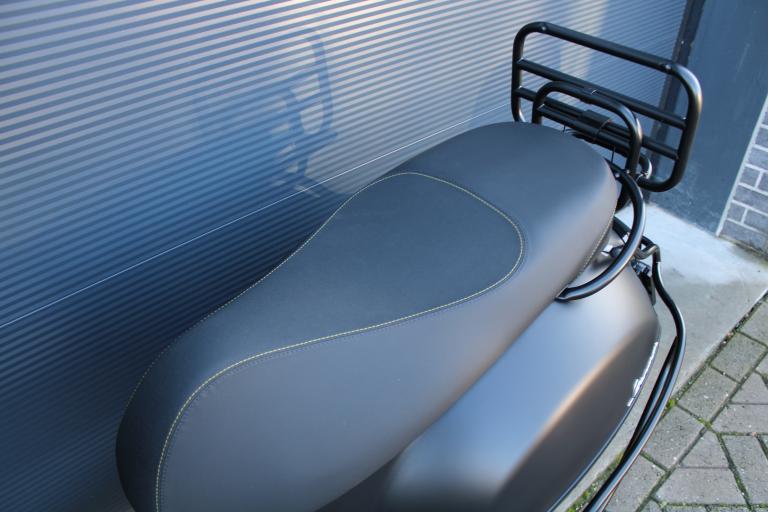 Piaggio Vespa GTS 300 - 2022 (15)