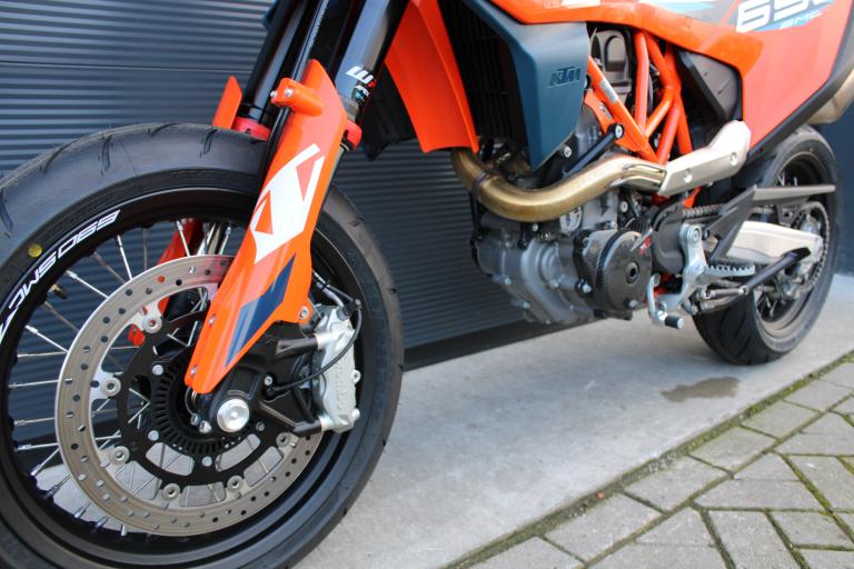 KTM 690 SMC R - 2023 (2)