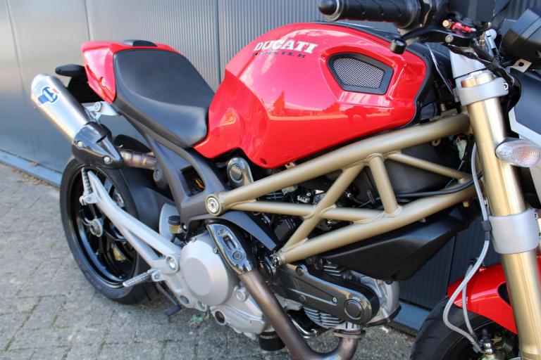 Ducati Monster 796  (12)