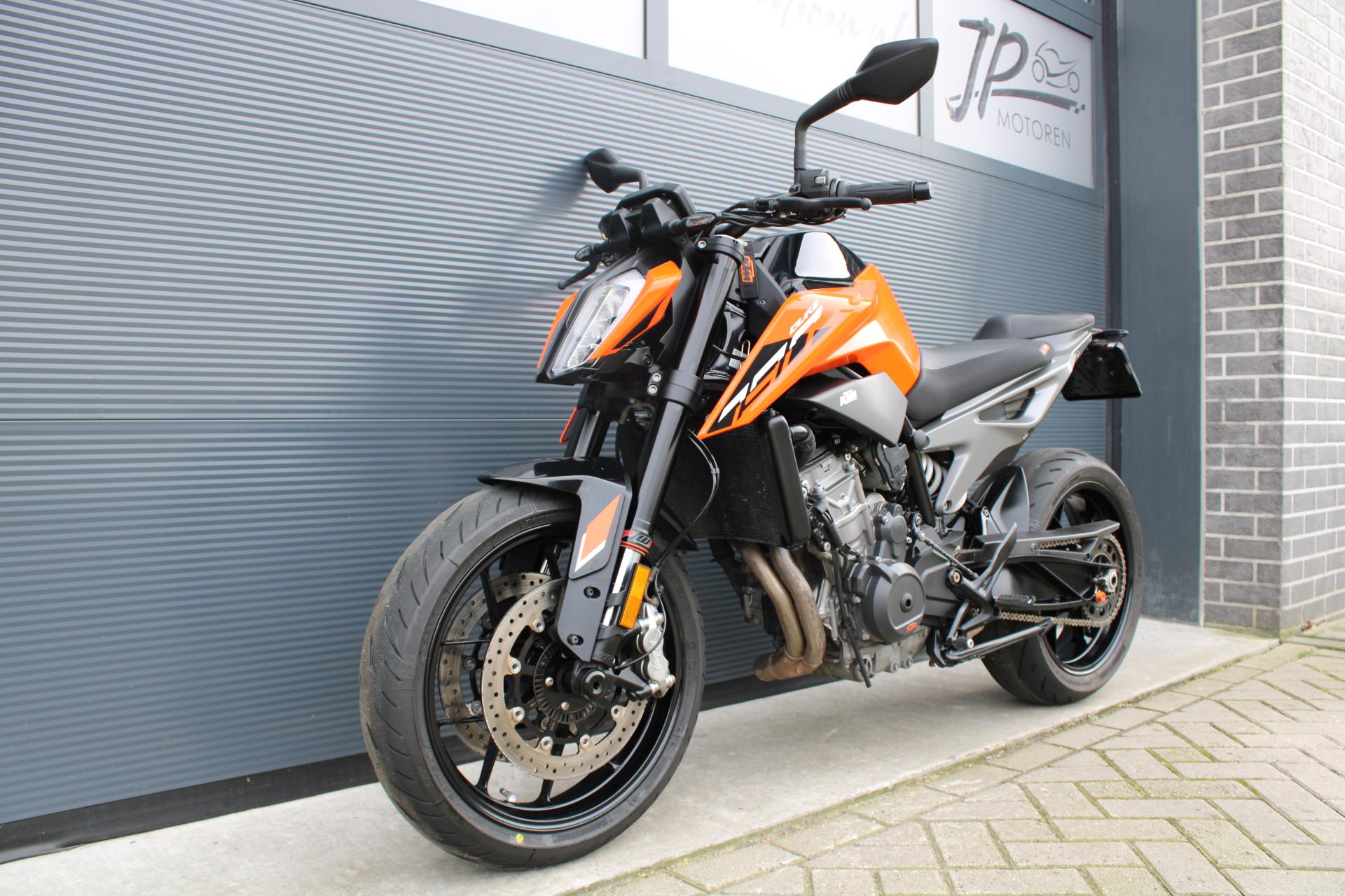 KTM 790 Duke - 2024 (1)