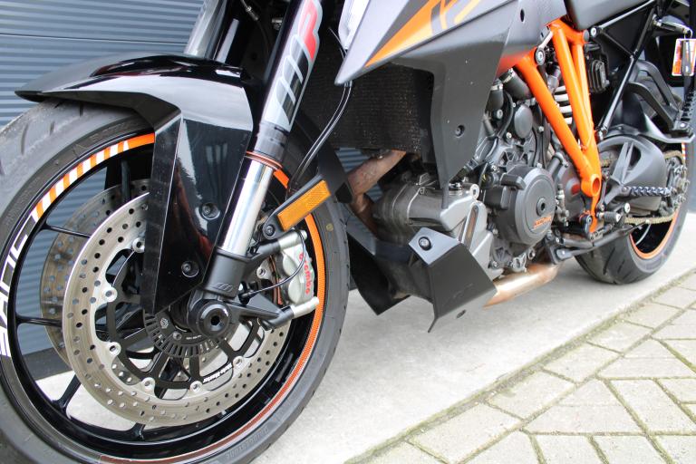 KTM 1290 Super duke GT - 2021 (2)
