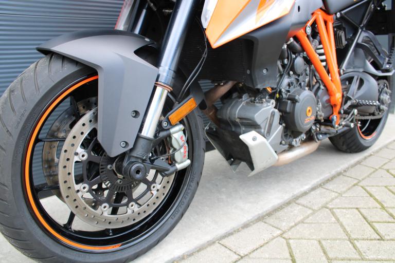 KTM 1290 Superduke GT - 2016 (2)