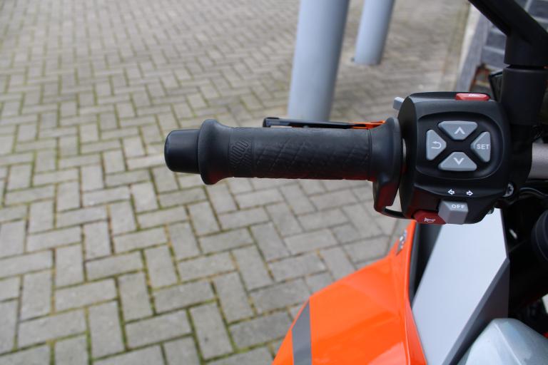 KTM 1290 Superduke GT - 2016 (13)