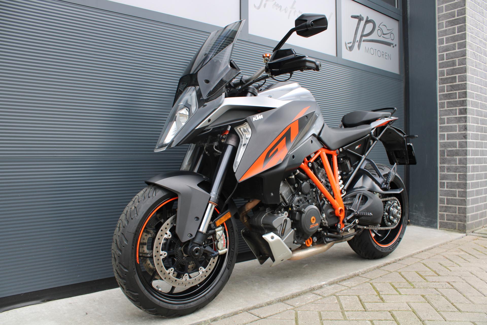 KTM 1290 Super duke GT - 2016 (1)