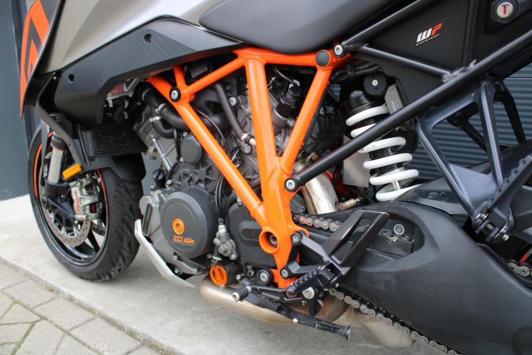 KTM 1290 Super duke GT - 2016 (4)