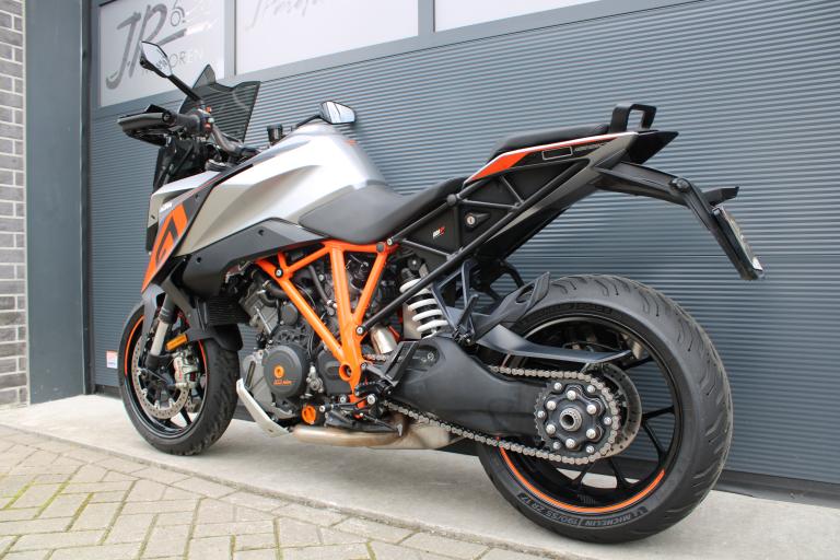 KTM 1290 Super duke GT - 2016 (5)