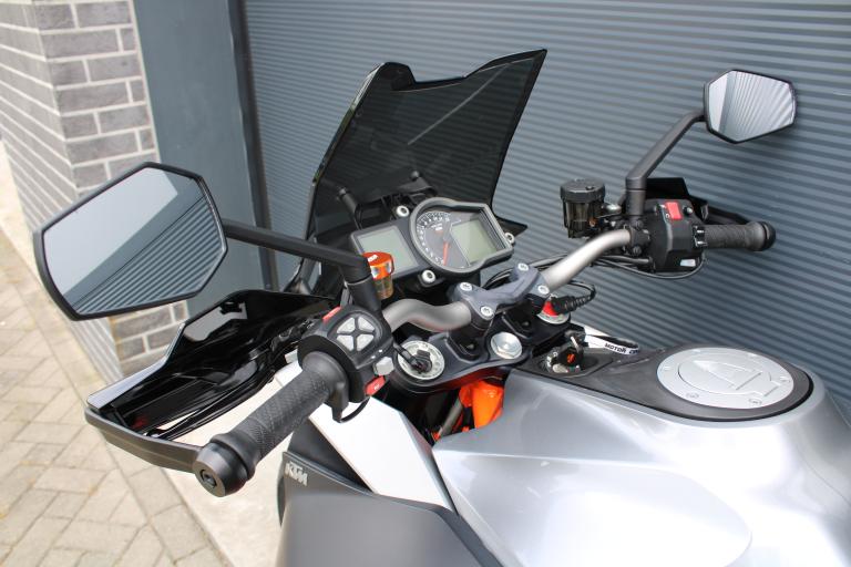 KTM 1290 Super duke GT - 2016 (12)