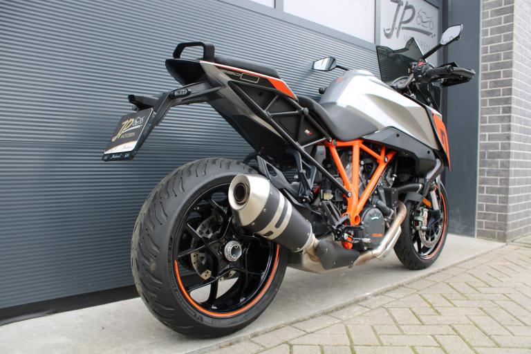 KTM 1290 Super duke GT - 2016 (6)