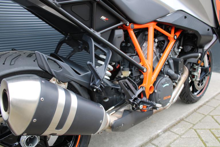 KTM 1290 Super duke GT - 2016 (7)