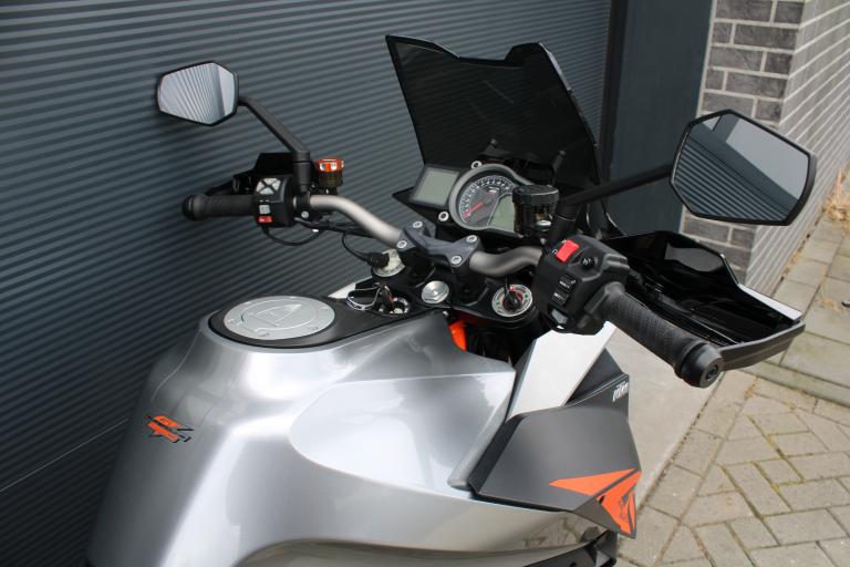 KTM 1290 Super duke GT - 2016 (11)
