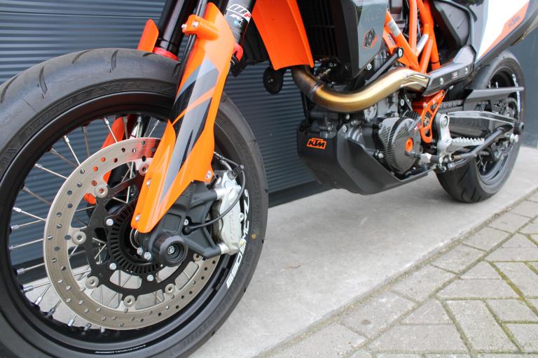 KTM 690 SMC R - 2021 (2)