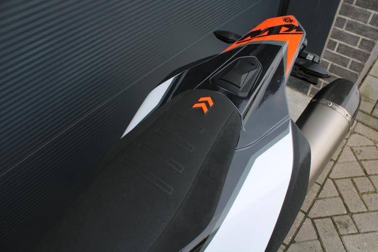 KTM 690 SMC R - 2021 (15)
