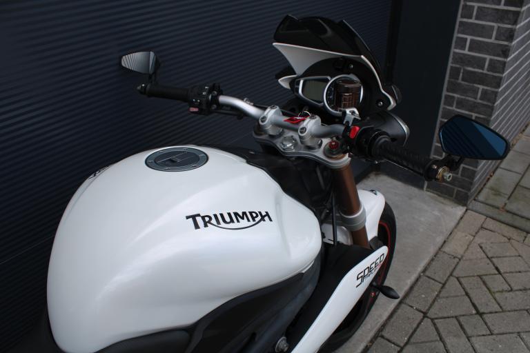 Triumph Speed triple 1050 - 2011 (11)