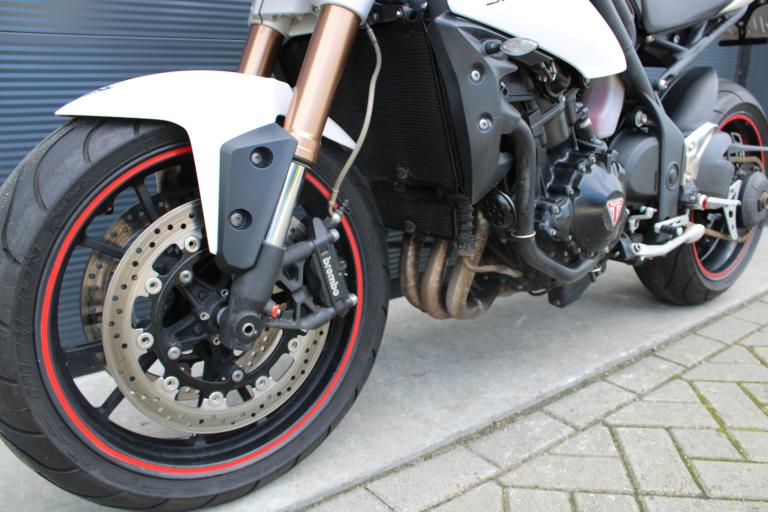 Triumph Speed triple 1050 - 2011 (2)