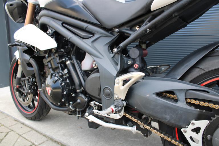 Triumph Speed triple 1050 - 2011 (4)