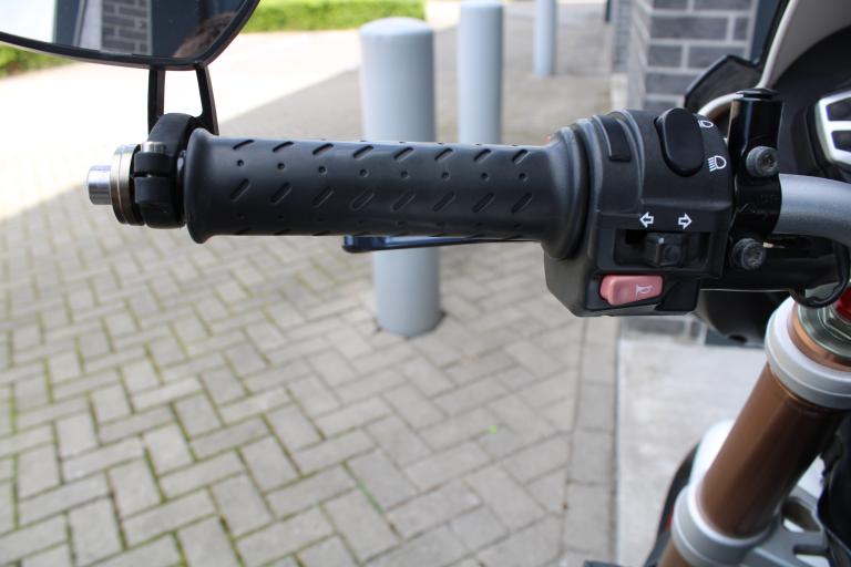 Triumph Speed triple 1050 - 2011 (13)