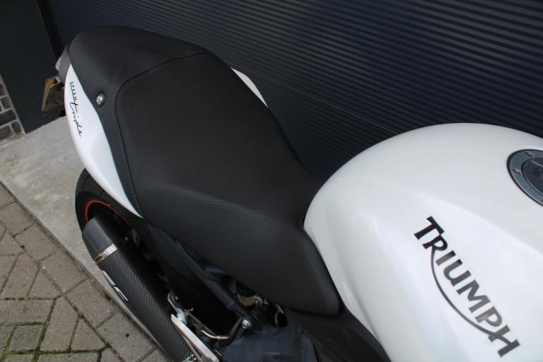 Triumph Speed triple 1050 - 2011 (16)