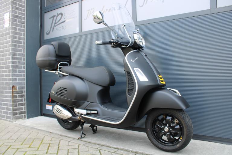Piaggio Vespa gts 300 - 2022 (10)